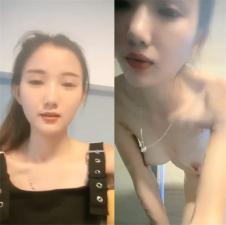 骚姐姐洗澡前开自慰直播！湿身抠穴高潮连连，赚零花钱等你来撩