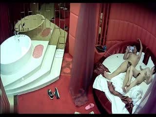 酒店开房实录！男女豪华浴缸激情缠绵，水花四溅